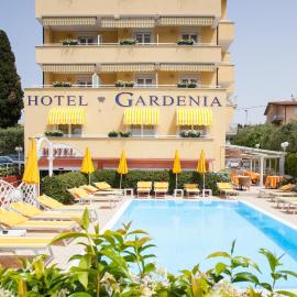Hotel GARDENIA & Villa CHARME Adults Friendly 4Star service, hotel u gradu 'Bardolino'