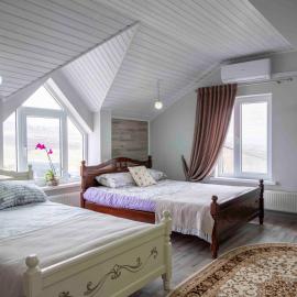 Conacul Mierii โรงแรมในStrăşeni