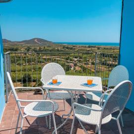 BILOCALE CON VISTA MARE E TERRAZZA PANORAMICA Ammentos Posada, khách sạn ở Posada