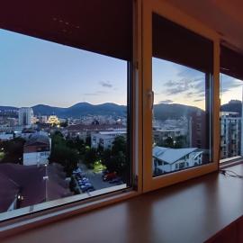 Cosy 2-bedroom apartment with an amazing panorama, hotel v destinaci Deva
