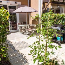 Golf Domaine Albret - Charmant duplex T3 ré-équipé avec piscine et terrasse aménagée, khách sạn ở Barbaste