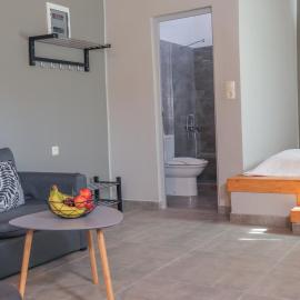 Spitakia-Cozy & Comfy Apartments 10minutes from the airport, hotel in Artemida