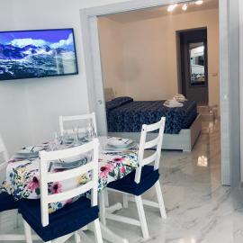 The Cove 1.3km from beach, hotel a Formia
