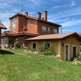 Hostel Arenos, hotel u gradu Velilla del Río Carrión
