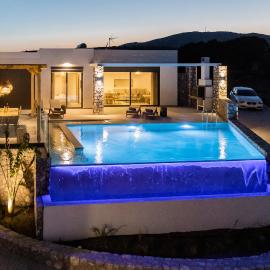 Grand Blue Villas Lachania, hotelli kohteessa Lachaniá
