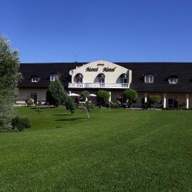 Merci Hotel, hotel en Galanta