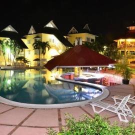 1 bedroom Penthouse Suite 63 at Mystic Ridge Resort، فندق في أوتشو ريوس