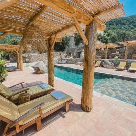 Résidence de Luxe 4 étoiles à Pietralba, 4 logements piscine chauffée BALAGNE, hotel in Pietralba