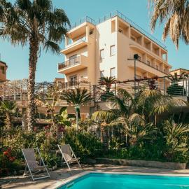 Hotel Residence La Palma, hotel v mestu Finale Ligure