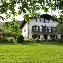 CASA MENDILORE, hotel v destinácii Hondarribia