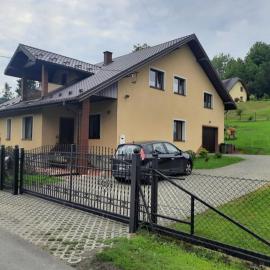 Noclegi KOZINIEC, Hotel in Bóbrka