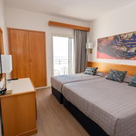 Tylos Beach Hotel、カト・ピルゴスのホテル