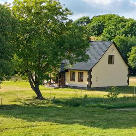 PRZYSTANEK nowEKOprzywno - Żółty Domek Pod Kasztanem, hotel Barwicében