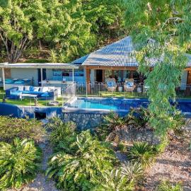 Beachfront Peace Cabin, hotel en Oak Beach