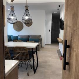 blue sea suites, Hotel in Tsoútsouros