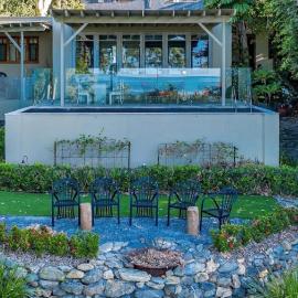 Beachfront Dolphin Cabin, hotel en Oak Beach
