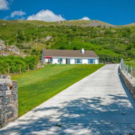 Cottage 390 - Maam, hotel di Claggan