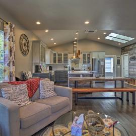 ‘Sierra Sunset Inn’ - 3 Miles to Placerville!, hotel en Placerville