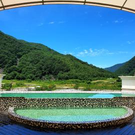 Pine Forest Jeongseon Alpine Resort โรงแรมในชองซอน