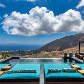 Skyfall Suites - Adults Only, hotel em Pirgos