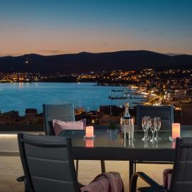 Luxury penthouse Pool, private Terrace, sea view, jacuzzi