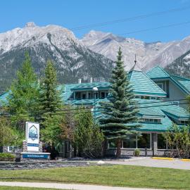 Pocaterra Inn & Waterslide, hotel en Canmore