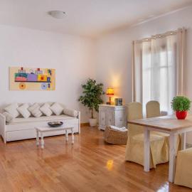 Seaview Stylish Flat in Andros - walk to beach