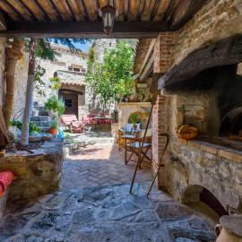 Meronas Eco House