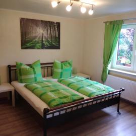 Ferienwohnung mit eigener Terrasse zwischen Taubertal, Odenwald und Bauland, hotel in Berolzheim