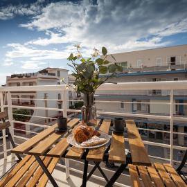 Nerissa suites&rooms, hotel u gradu Terazini