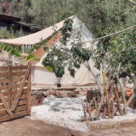 Farm Glamping tent on Acquaviva Bay, hotel em Marittima
