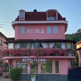 Family Hotel Flora, viešbutis mieste Zlatogradas