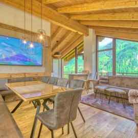 Ski-in Ski-out Chalet Maiskogel 17A - by Alpen Apartments, hotel u Kaprunu