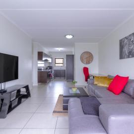 Villa Valentino Greenstone Ridge WiFiNetflix، فندق في Edendale