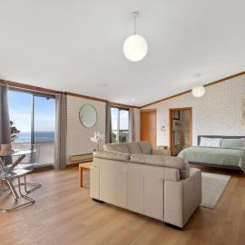 The Flaxman Studio - Panoramic Ocean Views
