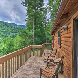 Quaint Log Cabin w/ Views Near West Jefferson