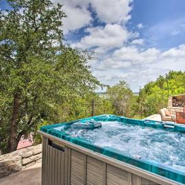 Waterfront Home w/ Boat Dock on Lake Granbury!, hotel in Granbury