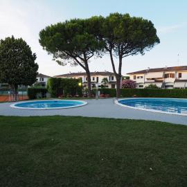 villetta con piscina a due passi dal mare, hotel a Duna Verde