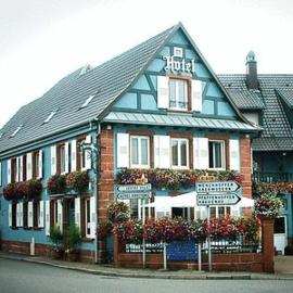 Logis Hotel Aux Comtes De Hanau, hotel di Ingwiller