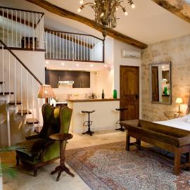 Château Latour Segur Suites & Spa, hotel sa Lussac