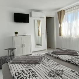 Four Rooms, hotel in Curtea de Argeş