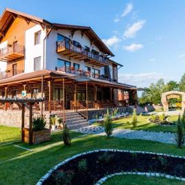 Pensiunea Casa Luanna, хотел в Drăguş
