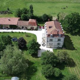 Domaine de Savignac、Chabanaisのホテル
