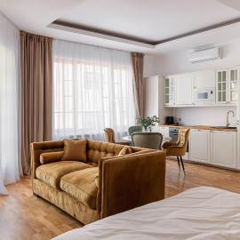 pedestrian street in city center for comfortable and beautiful stay with all comodities within walking distance