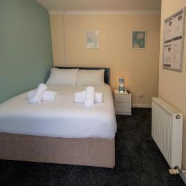 Irvine Riverside Guesthouse、アーヴィンのホテル