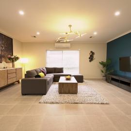 6 Bedrooms & 4 Bathrooms Big House for Big Group, hotel a Point Cook