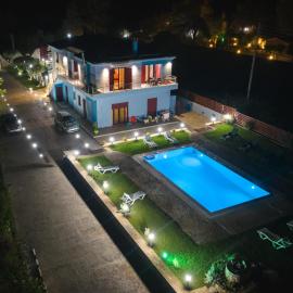 Olive Tree Suites, hotel in Eleonas
