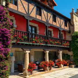 Costa Esmeralda Suites, hotel u gradu 'Suances'