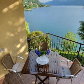 Beautiful Place a Lago d'Orta mit direktem Seezugang, hotelli kohteessa Omegna