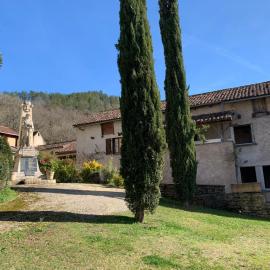 Spacious apartment in a charming, tranquil village, hotel a Saint-Vincent-Rive-dʼOlt